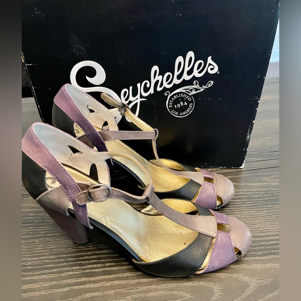 Gently used, beautiful tea – strap sandals! Size 9.5